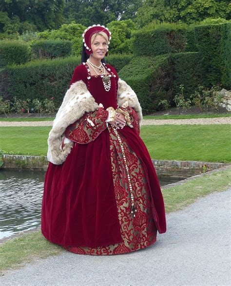 tudor period outfit inspo.